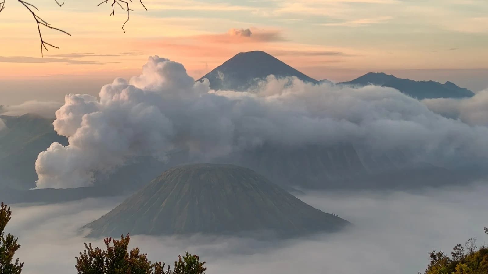 Malaysia & Indonesia in two weeks: From Kuala Lumpur Temples to Gili Turtles